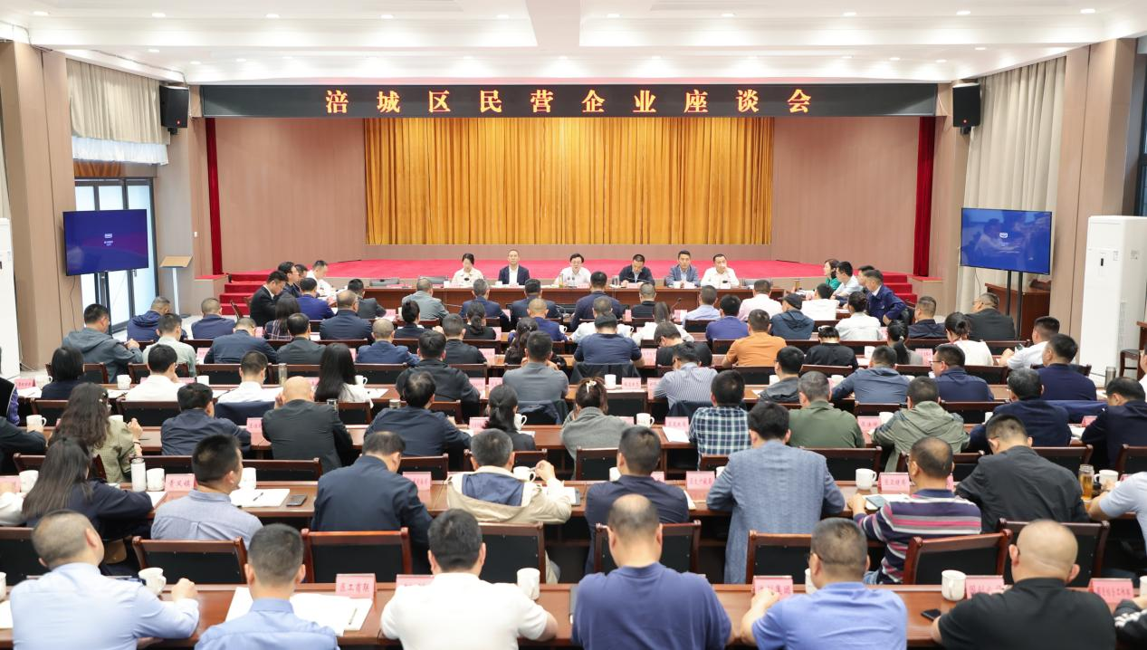 荣耀时刻！鸿运国际餐饮文立君董事长获评涪城区“优异企业家”