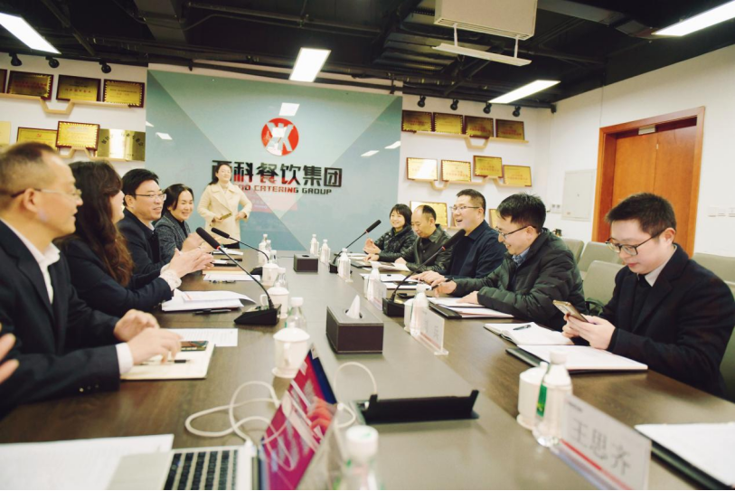 共筑协同育人平台，，，，，，，开启校企相助新篇：西南科技大学经济治理学院副院长郭四代一行到鸿运国际餐饮集团交流座谈